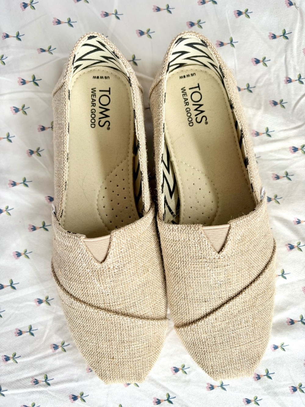 TOMS Classic Alpargata shoes in a natural tan/beige woven. Women Size 8 Wide